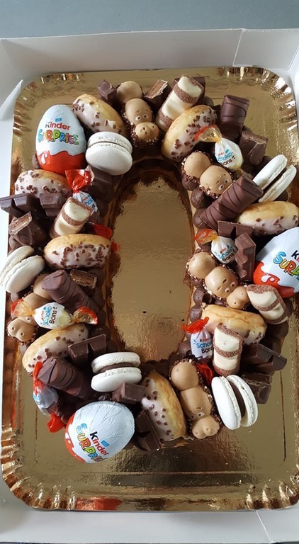 pate feuilletée, creme patissiere, divers kinder, donuts, macarons