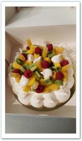 meringue garnie chantilly et fruits exotiques