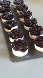 Mini Cheesecake Citron et Myrtilles Base sablée, cheesecake sans cuisson citron, et compotée de myrtilles