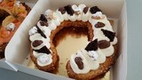 Eclair géant poire belle hélène choux aux pralins, compotée poire, crème chocolat et chantilly vanille