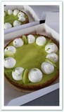 Tarte Crumble Crémeux Framboises sablé fin garnie d'un crémeux aux framboises et de crumble à l'amande