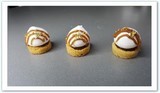 tartelette façon Mont Blanc Mini sablé breton garni d'une crème de marron, et décoré d'une meringue.