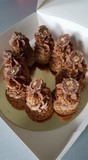 Paris Brest Revisité Chocolat choux craquelin, crème chocolat, insert praliné, et décoration ferrero rocher