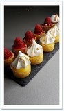tartelette au citron meringuée Mini sablé breton garni de crème au citron surmonté d'une rosace de meringue. Un indémodable !