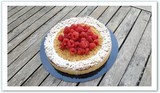 Tarte Crumble Crémeux Framboises sablé fin garnie d'un crémeux aux framboises et de crumble à l'amande