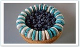 Tarte Myrtilles Couronne Macarons sablé breton garnie crème patissière myrtilles fraîches et macarons